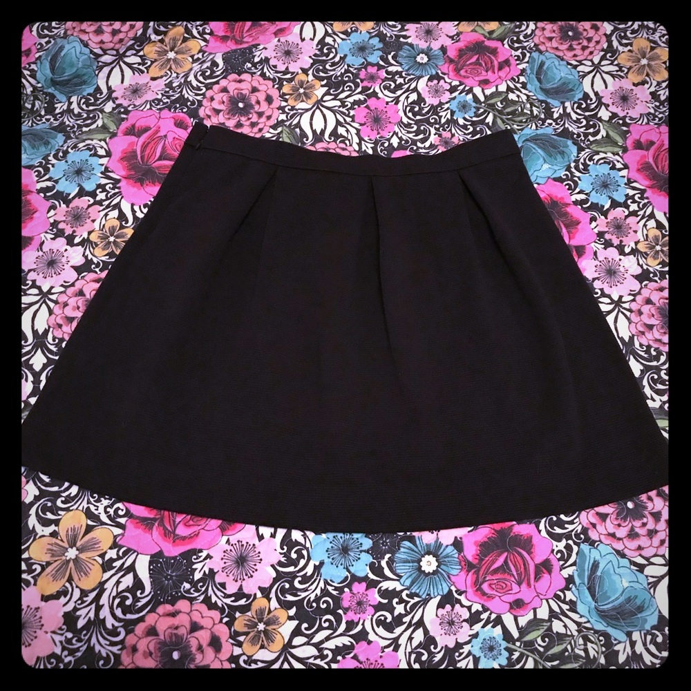 Black pleated Madewell mini skirt size 12.